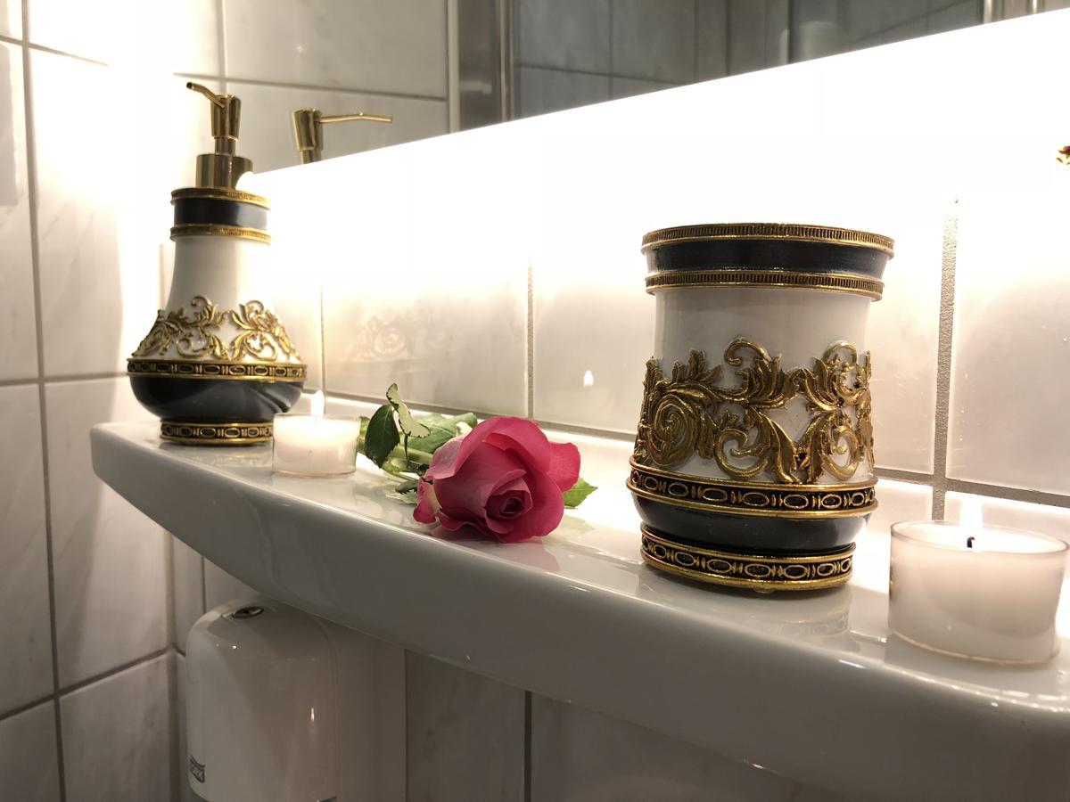 Golden Gapa Deluxe Studio Apartment 20 การ์มิช-พาร์เทนเคียร์เชน ภายนอก รูปภาพ
